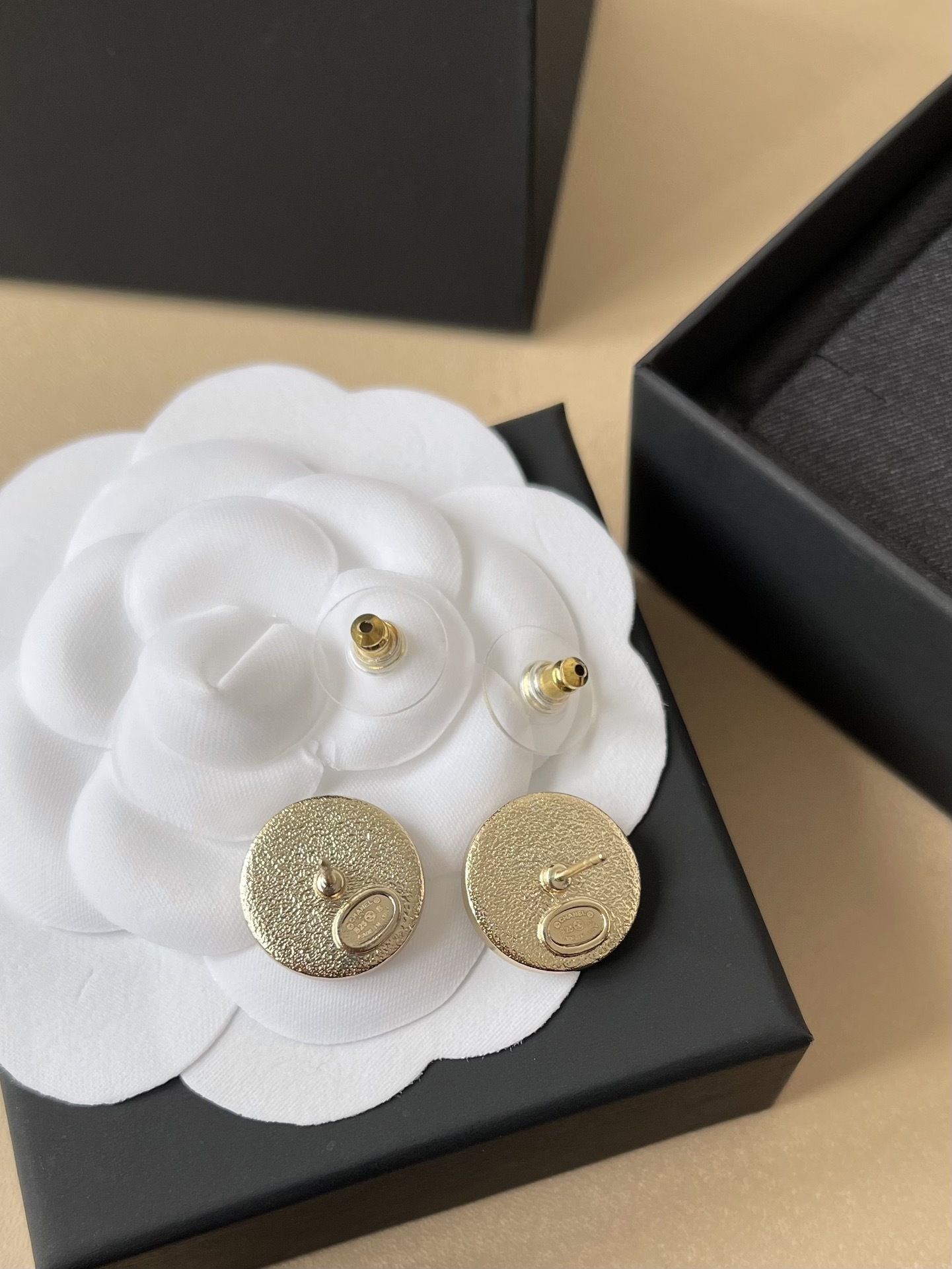 Chanel CC Logo Stud Earrings - Black Resin & Strass Gold-Tone