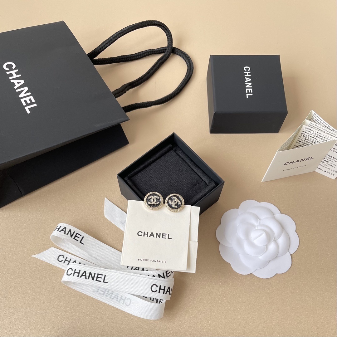 Chanel CC Logo Stud Earrings - Black Resin & Strass Gold-Tone