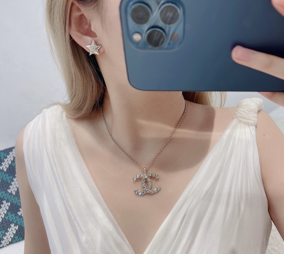 Luxury Star Crystal CC Logo Stud Earrings - Elegant Champagne Gold