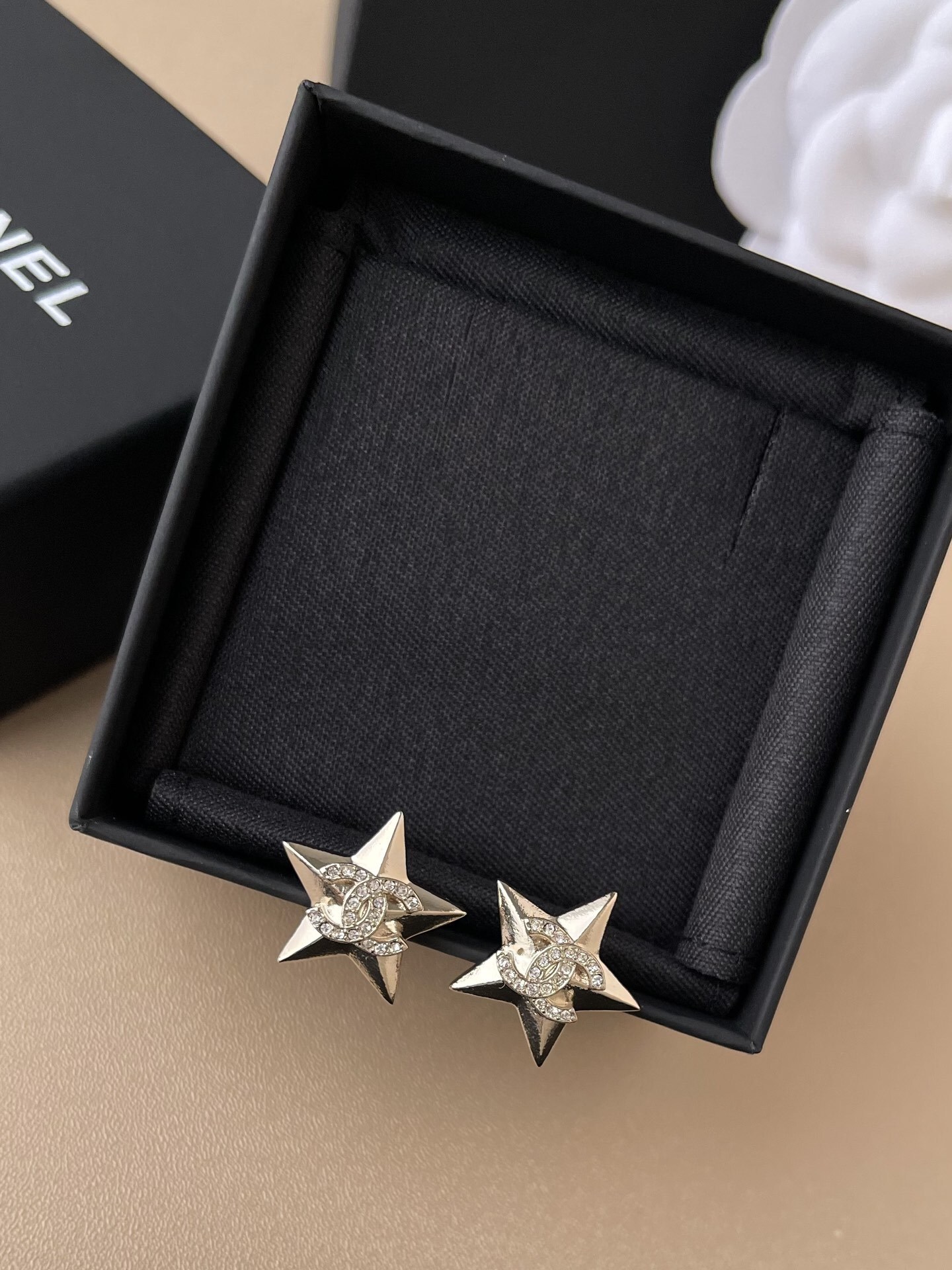 Luxury Star Crystal CC Logo Stud Earrings - Elegant Champagne Gold