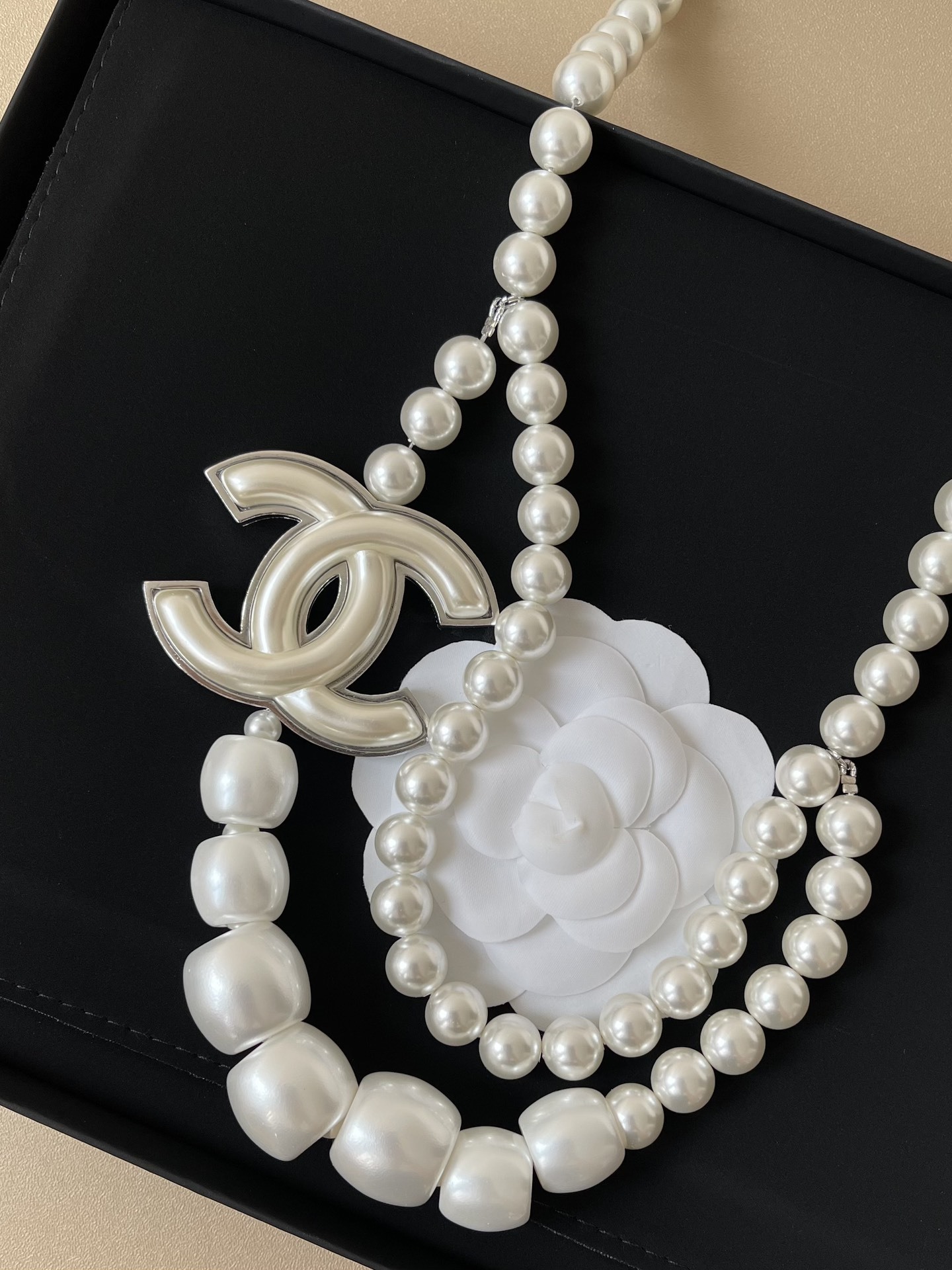 Luxury Pearl Belt and Long Necklace with Iconic CC Logo Charm