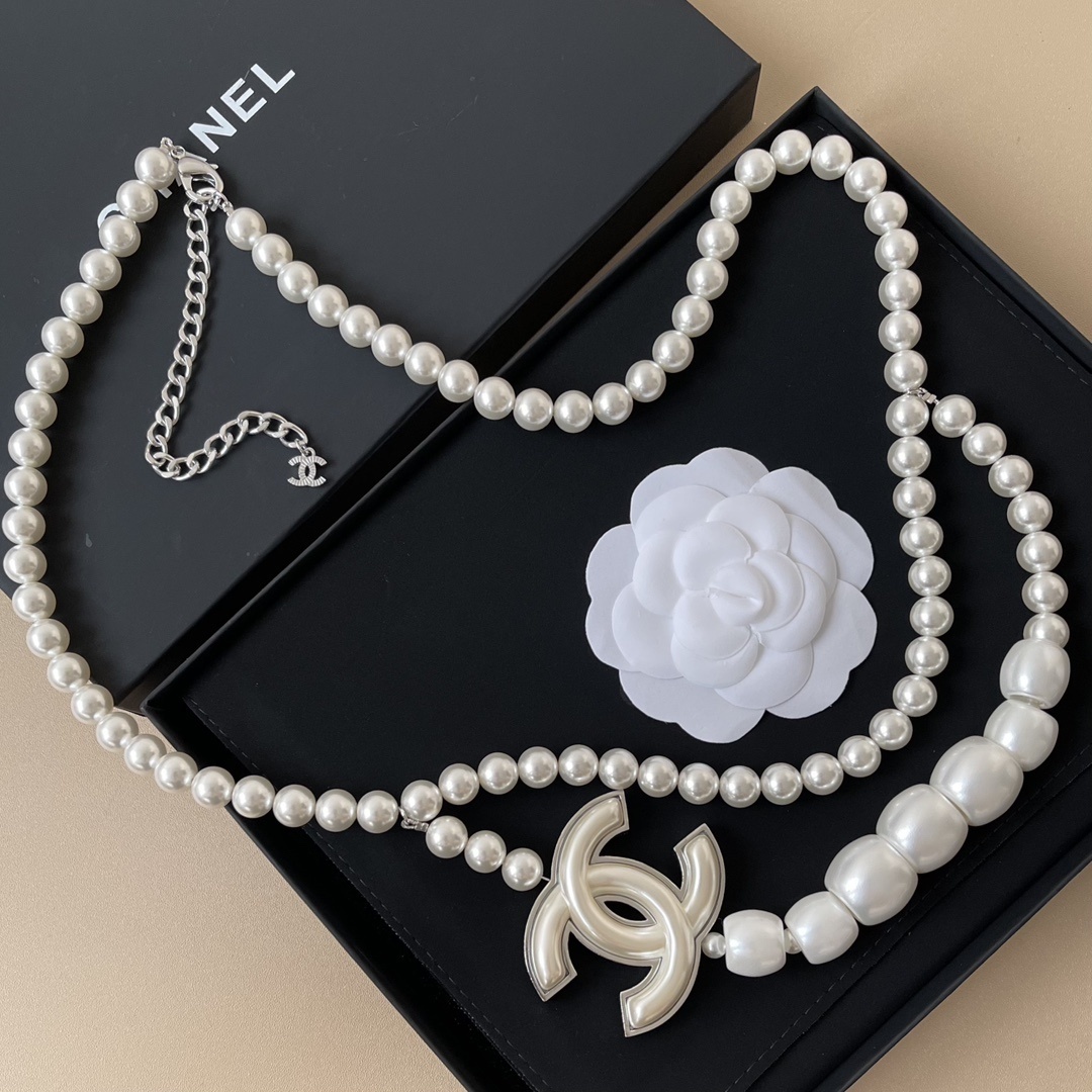 Luxury Pearl Belt and Long Necklace with Iconic CC Logo Charm