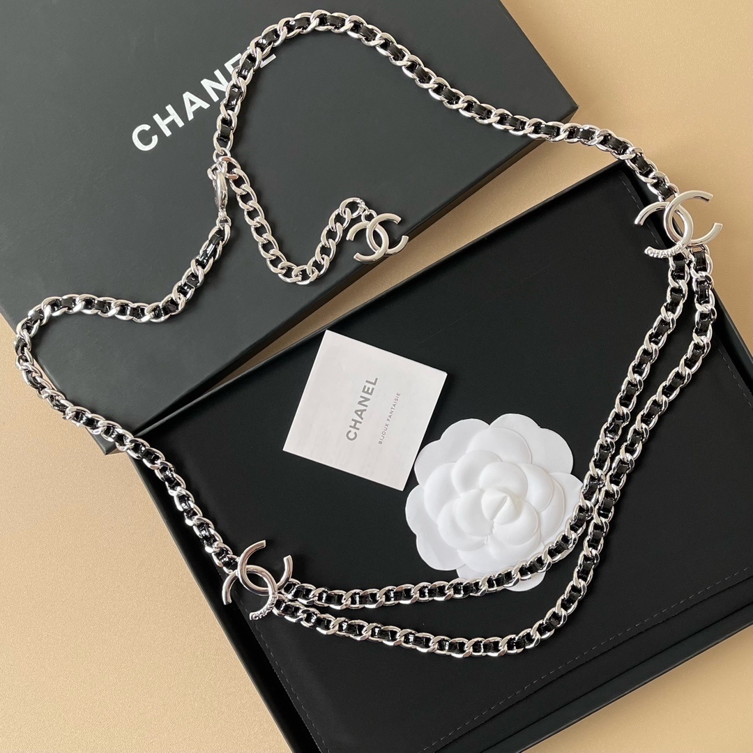 Elegant Silver CC Logo Waist Chain Belt - Designer Fashion Accessory