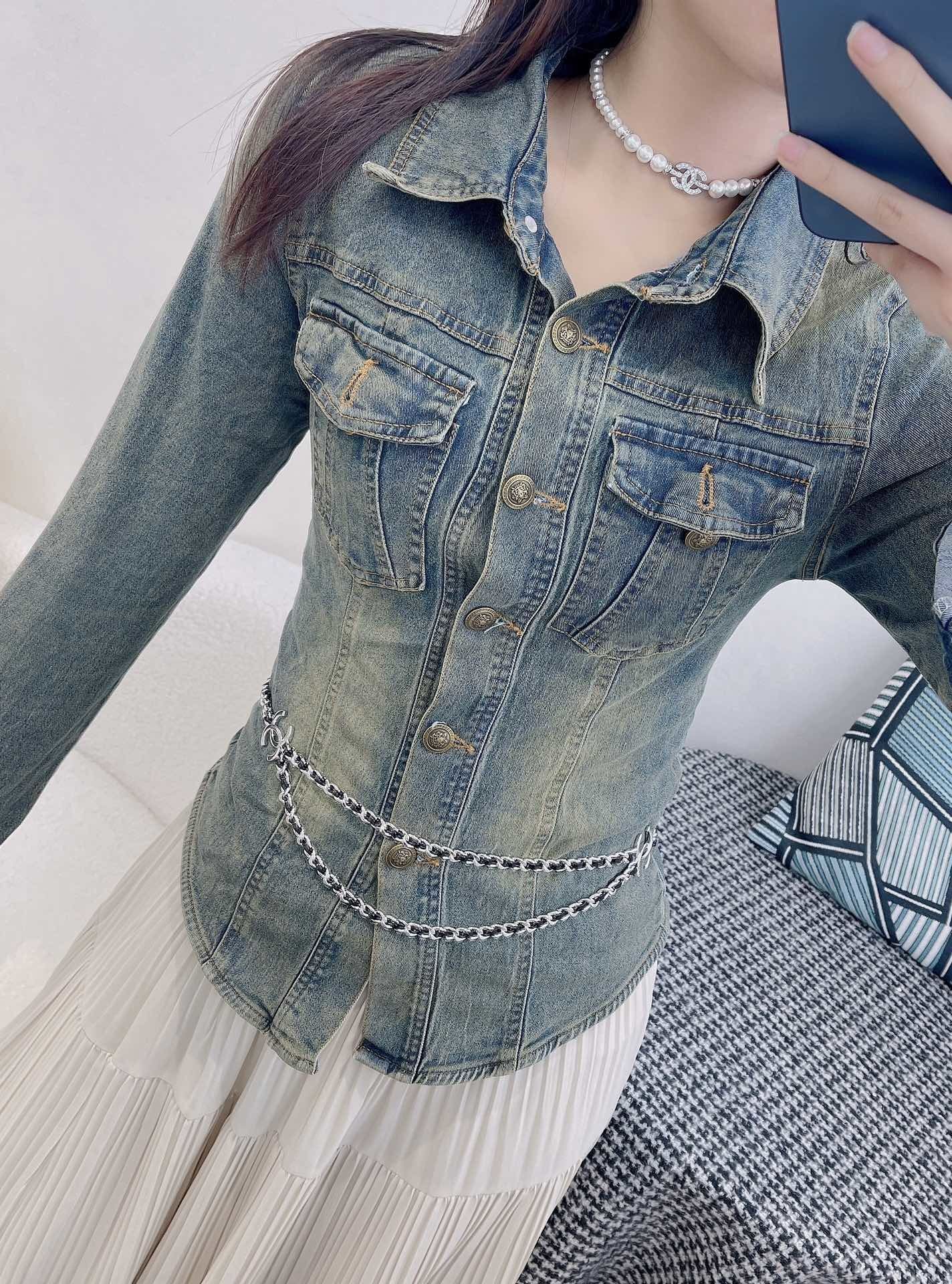 Elegant Silver CC Logo Waist Chain Belt – Designer Fashion Accessory