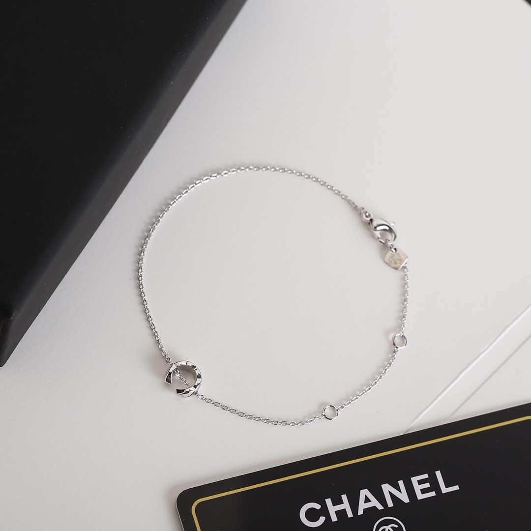 Luxury Minimalist Interlocking Circle Bracelet - Silver & Rose Gold