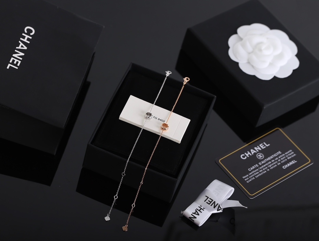 Luxury Minimalist Interlocking Circle Bracelet - Silver & Rose Gold