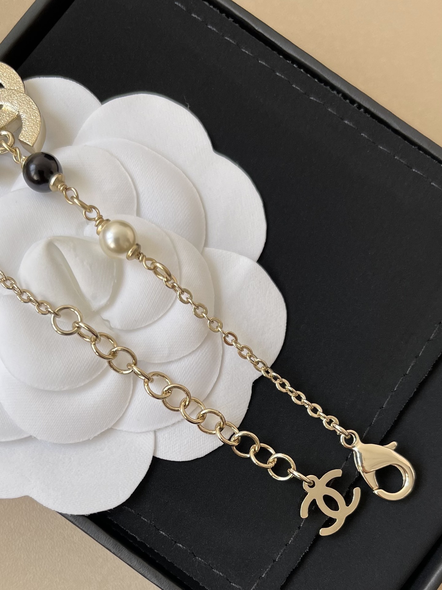 Elegant Gold Interlocking CC Charm Bracelet with Pearls & Black Beads
