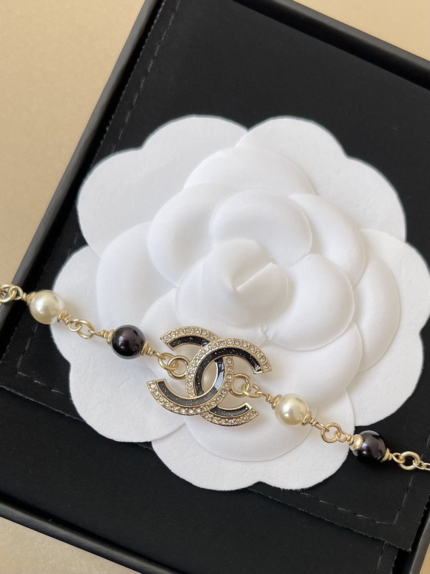 Elegant Gold Interlocking CC Charm Bracelet with Pearls & Black Beads