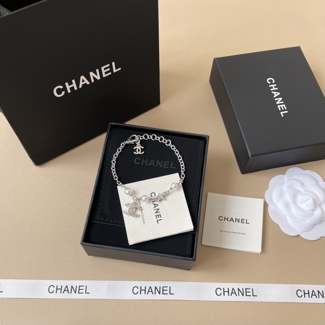 Elegant Silver Pearl Bracelet with Crystal CC Logo and Star Charm