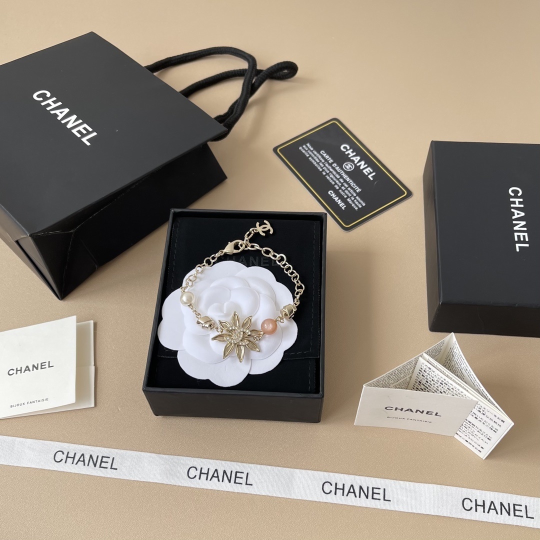 Chanel 2024/25 Métiers d'Art Flower Charm Gold Bracelet