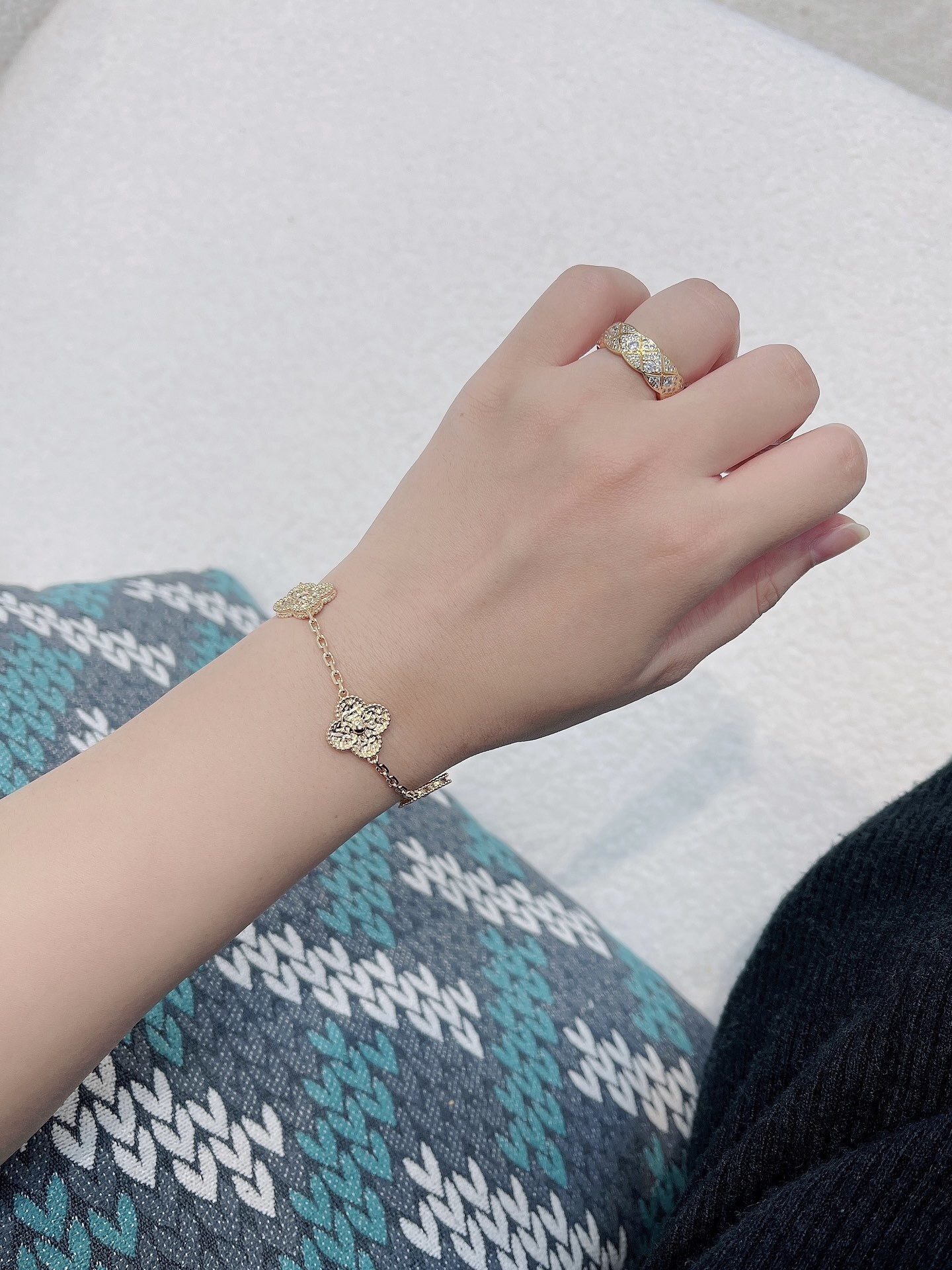 Luxury Quilted Diamond Ring - Elegant Eternity Band for Women