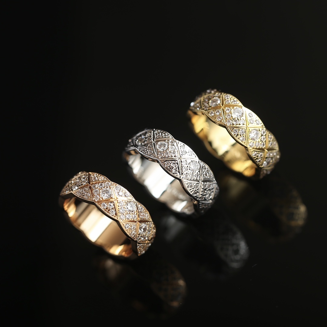 Luxury Quilted Diamond Ring - Elegant Eternity Band for Women