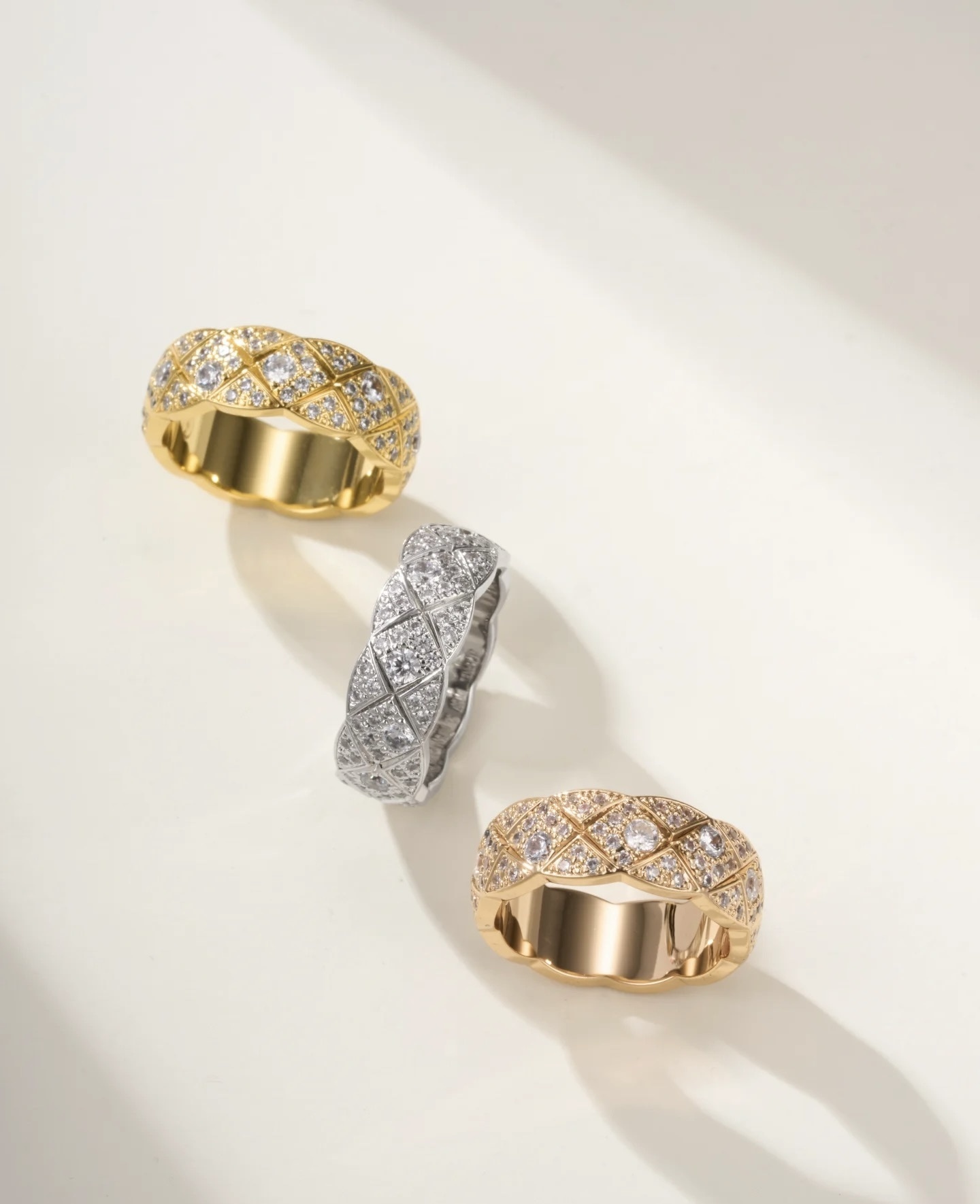 Luxury Quilted Diamond Ring – Elegant Eternity Band for Women