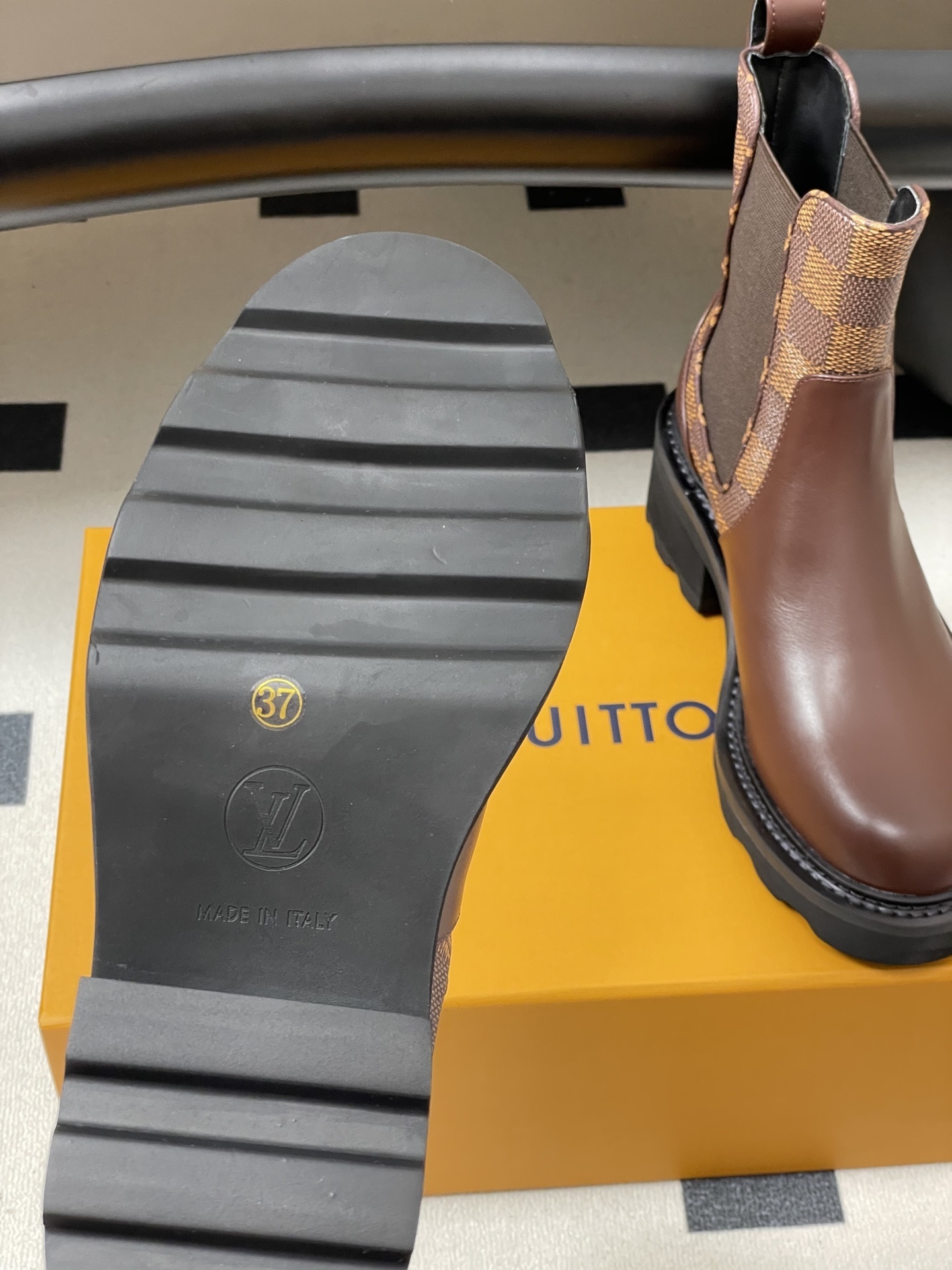 Women's Brown Checkered Chunky Platform Chelsea Boots Lug Sole