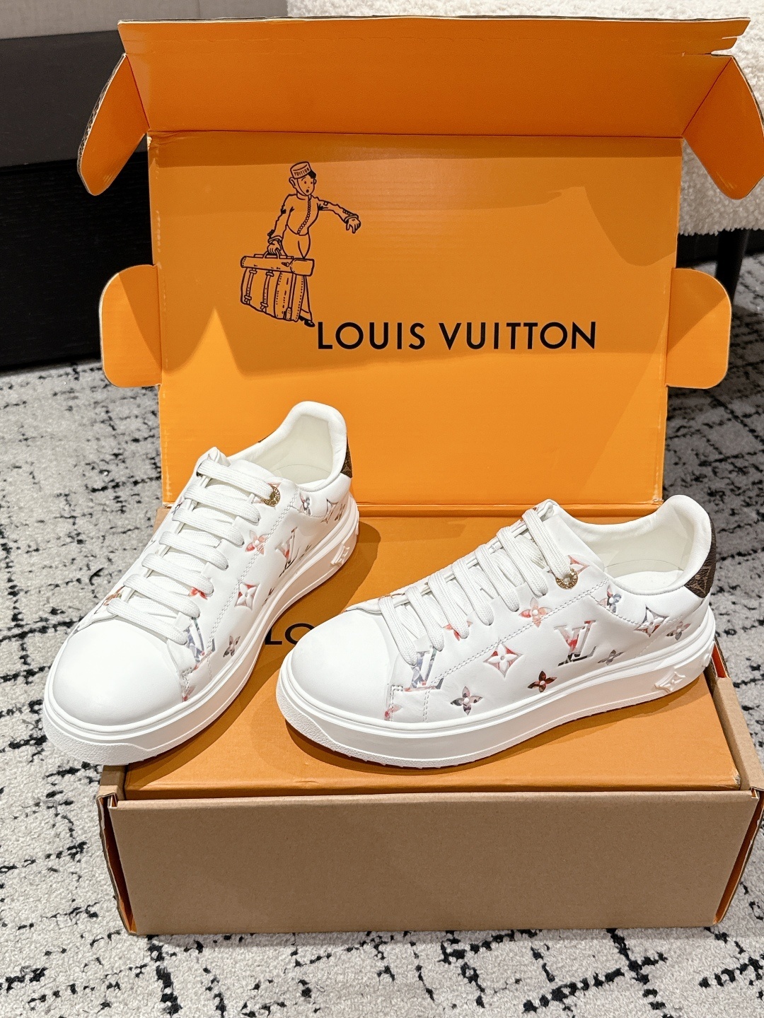 Louis Vuitton Women's White Monogram Print Low-Top Sneakers
