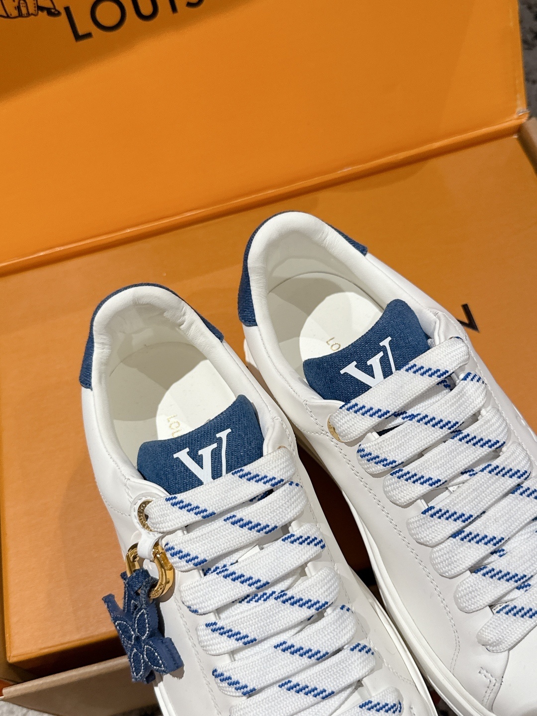 Louis Vuitton Luxury White Leather Sneakers with Blue Accents