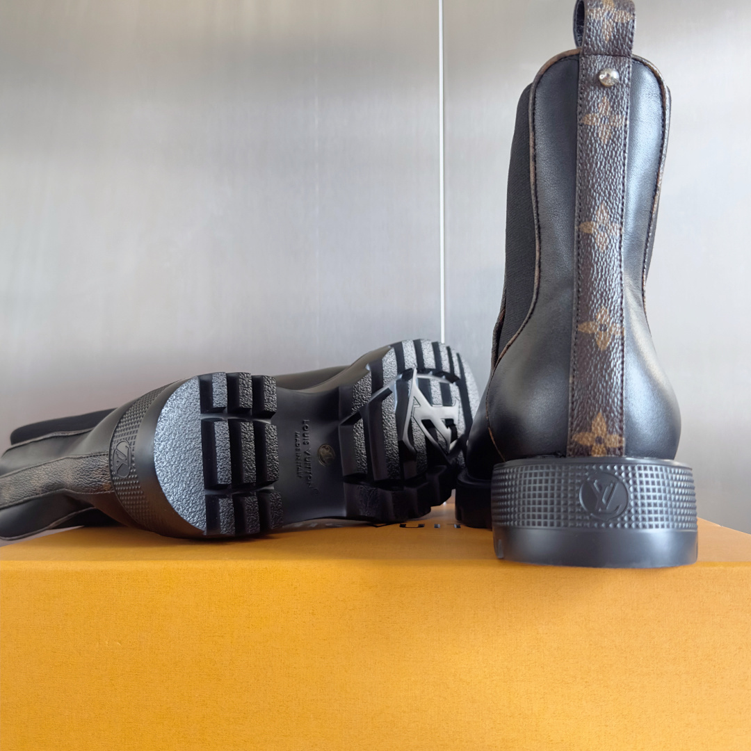 Louis Vuitton Black Leather Chelsea Boots - Territory Flat Edition