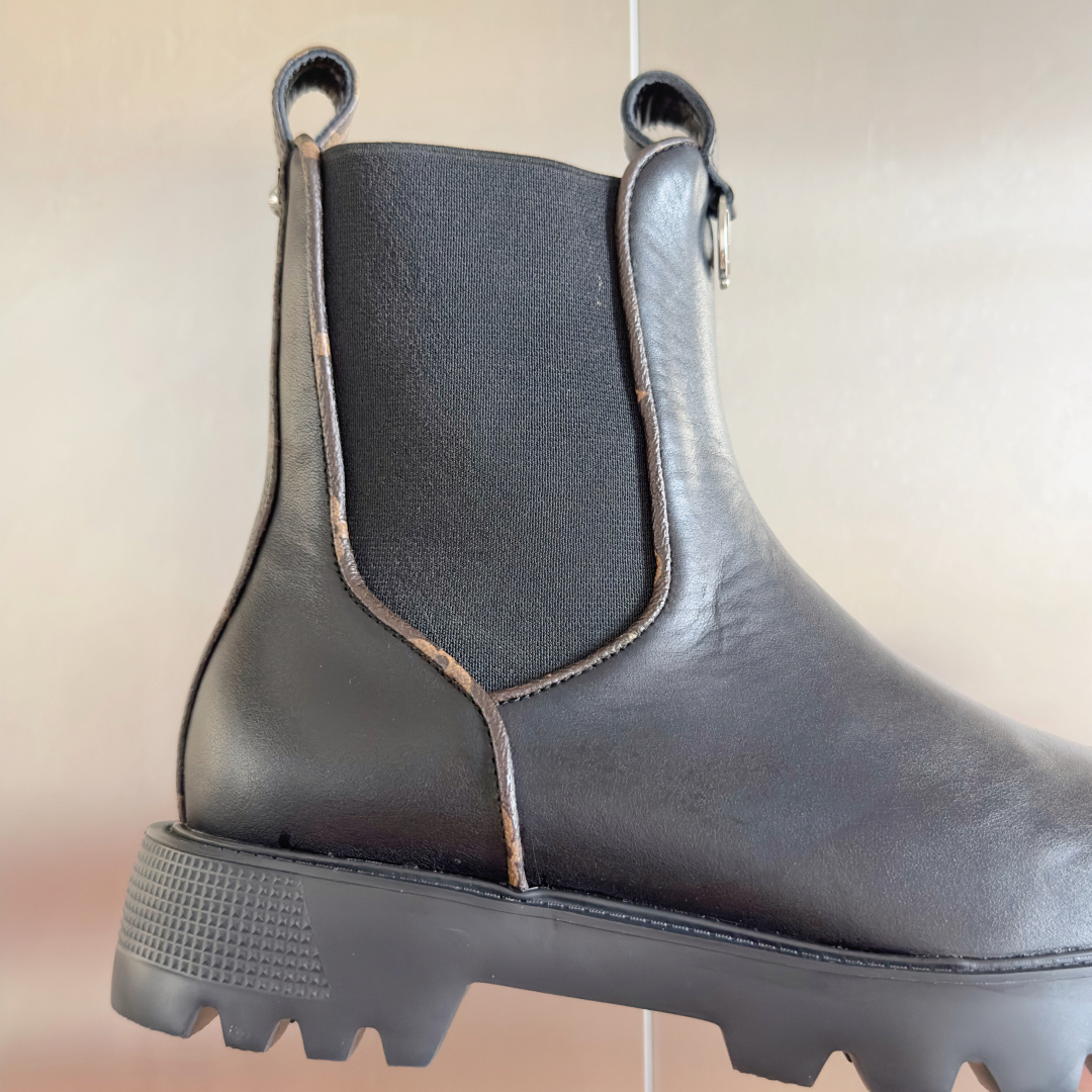 Louis Vuitton Black Leather Chelsea Boots - Territory Flat Edition