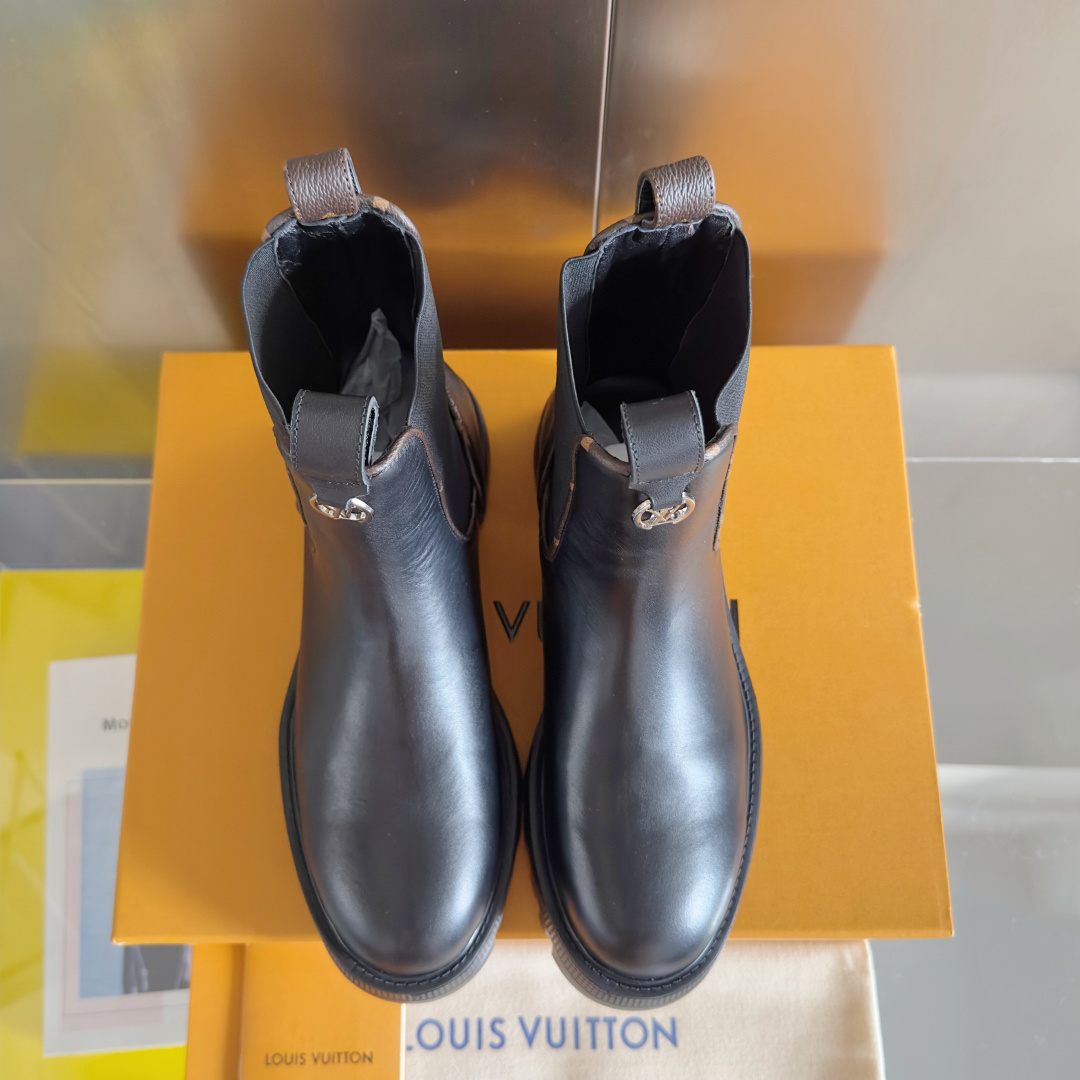 Louis Vuitton Black Leather Chelsea Boots - Territory Flat Edition