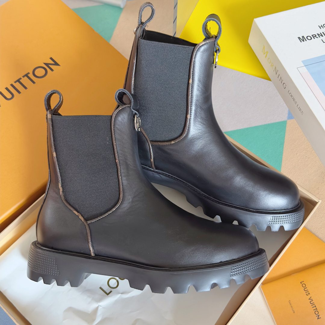 Louis Vuitton Black Leather Chelsea Boots - Territory Flat Edition