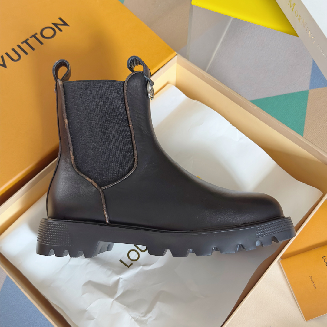 Louis Vuitton Black Leather Chelsea Boots - Territory Flat Edition