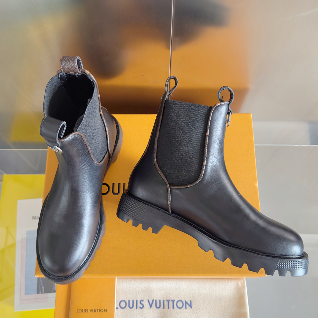 Louis Vuitton Black Leather Chelsea Boots - Territory Flat Edition