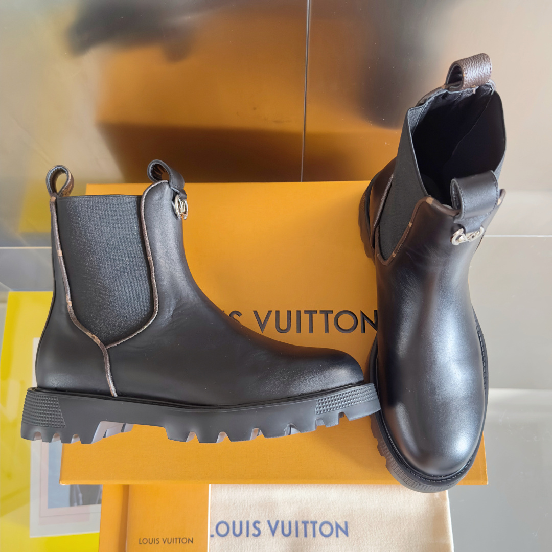 Louis Vuitton Black Leather Chelsea Boots - Territory Flat Edition