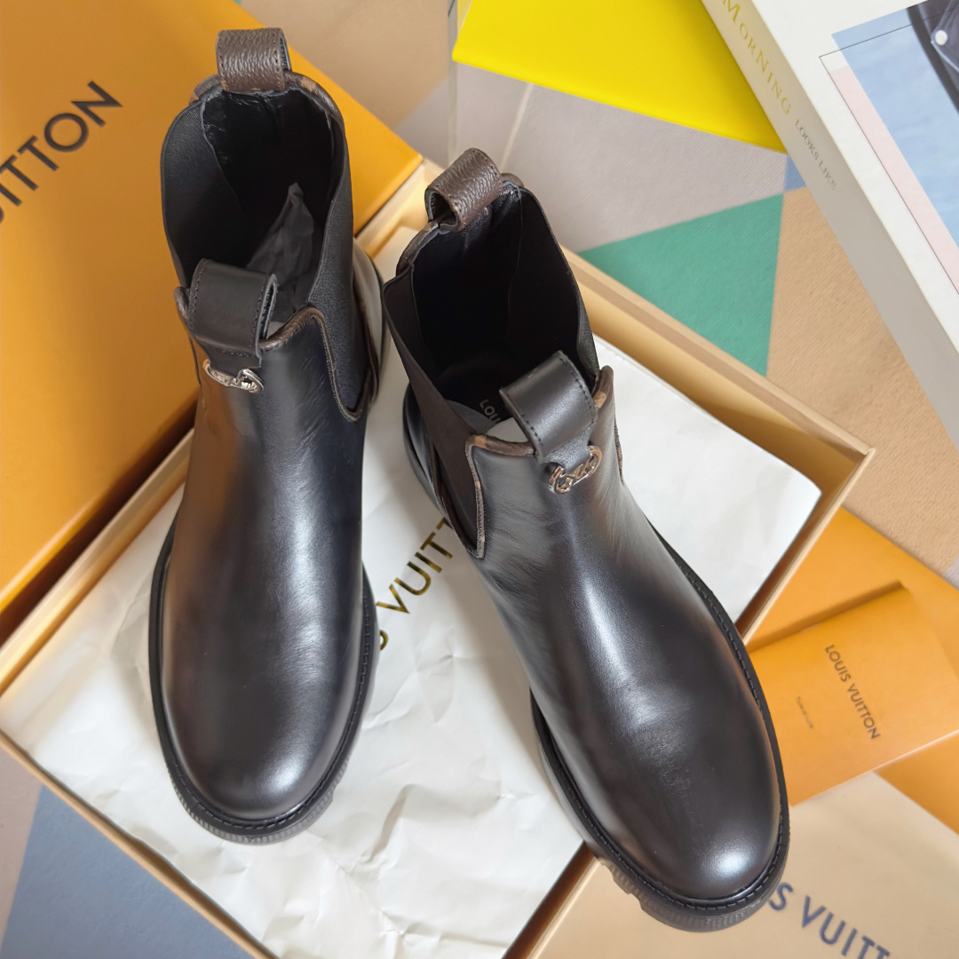 Louis Vuitton Black Leather Chelsea Boots – Territory Flat Edition