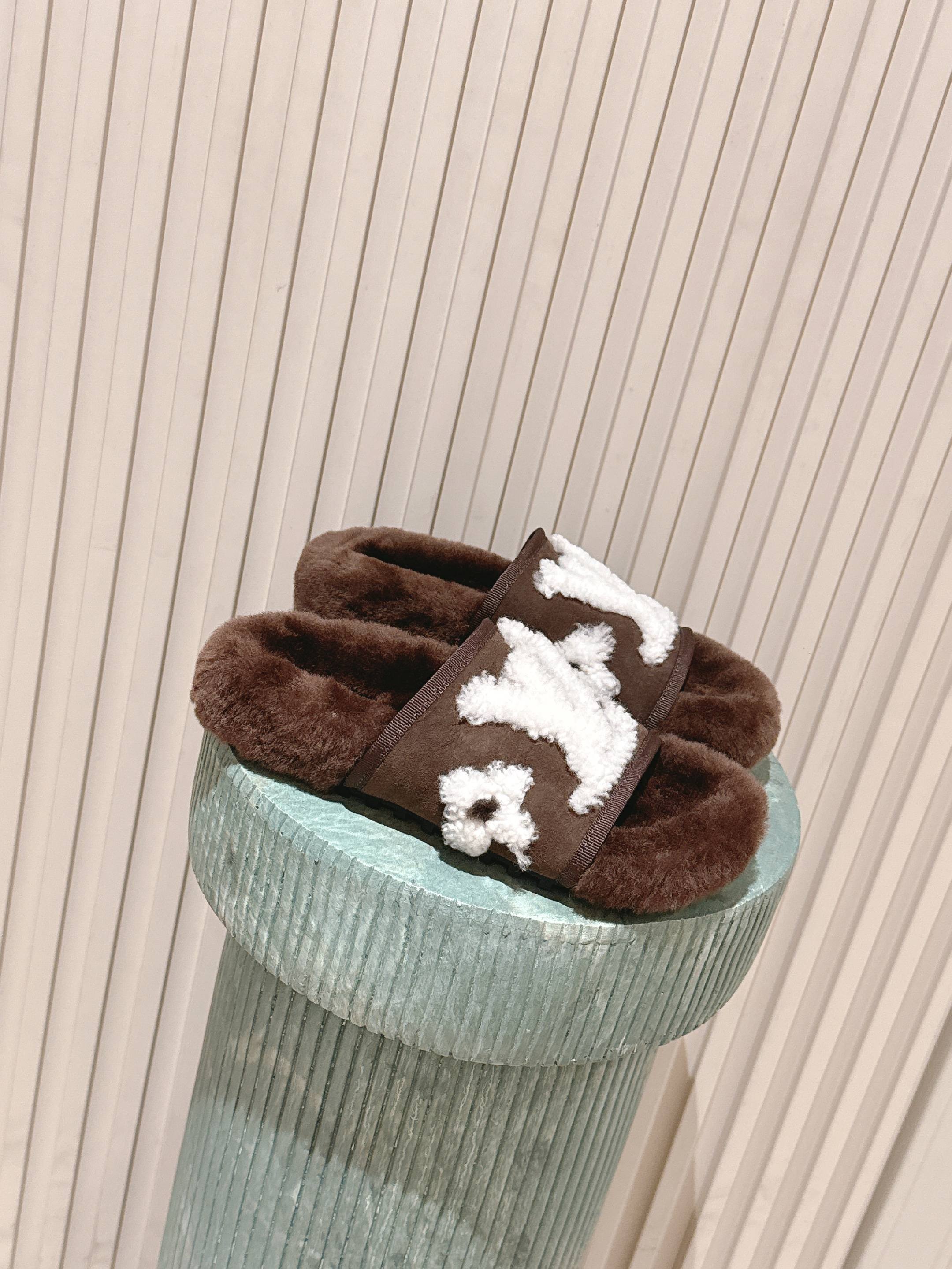 Luxury Monogram Plush Slippers – Cozy Brown & White Designer Slides