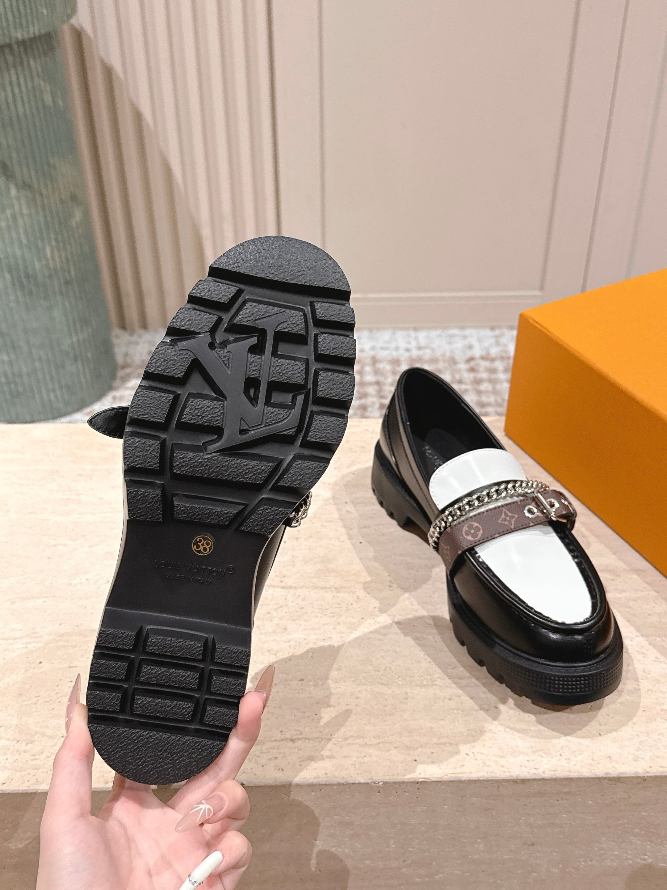 Luxury Two-Tone Chunky Platform Loafers with Chain Detail