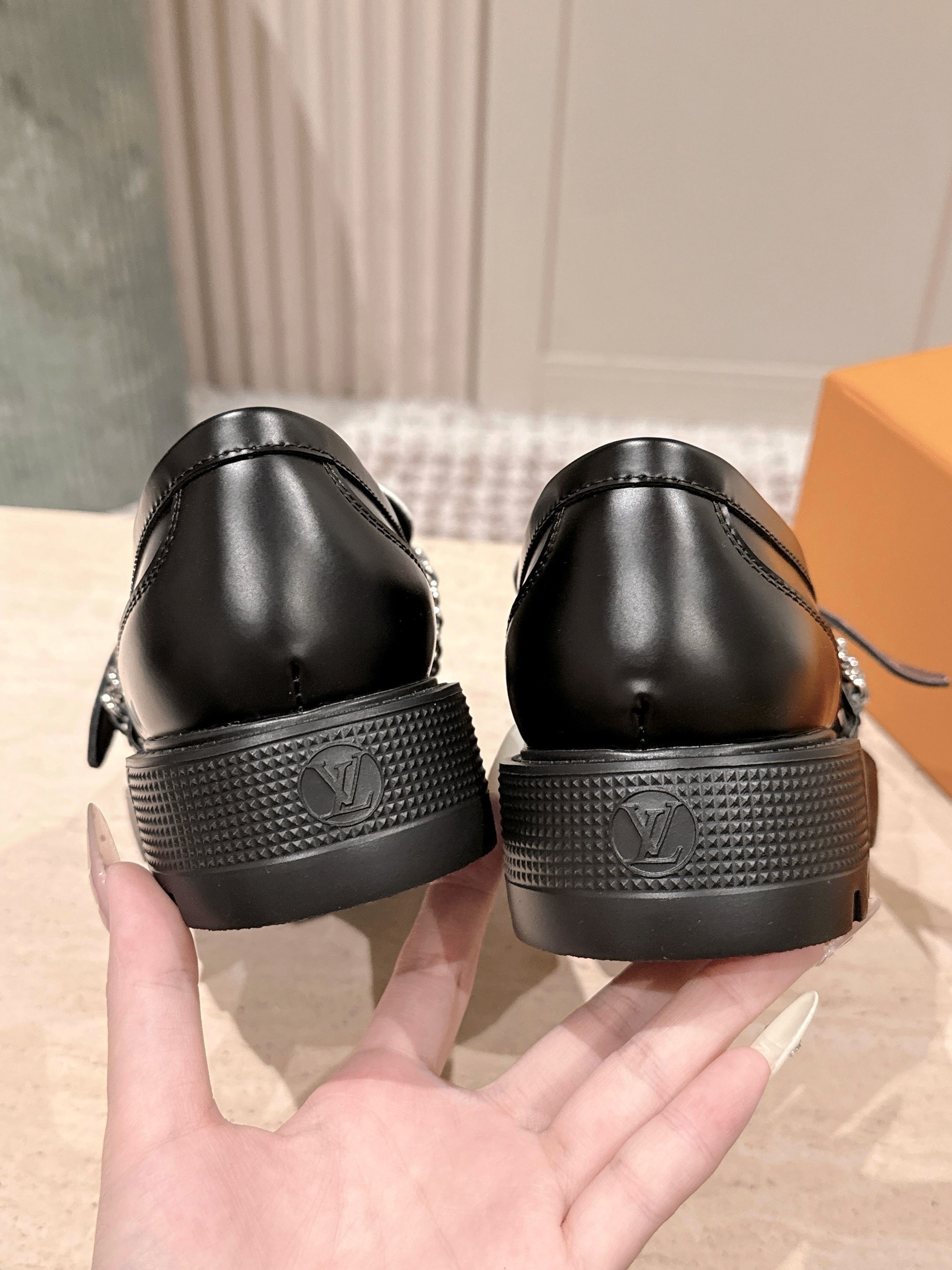 Luxury Two-Tone Chunky Platform Loafers with Chain Detail