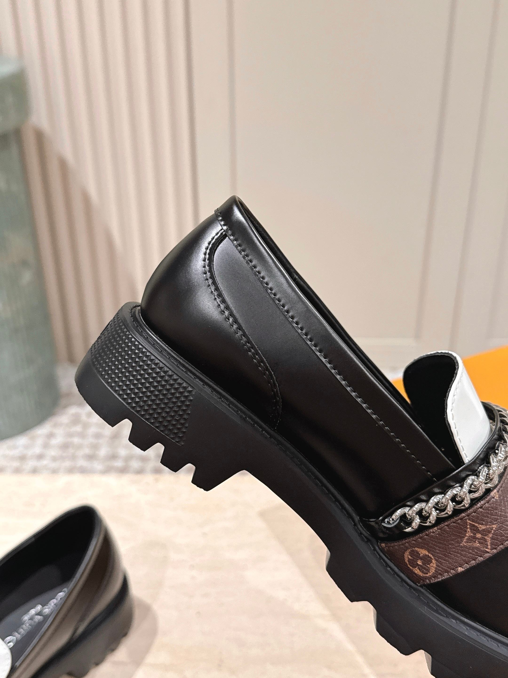 Luxury Two-Tone Chunky Platform Loafers with Chain Detail