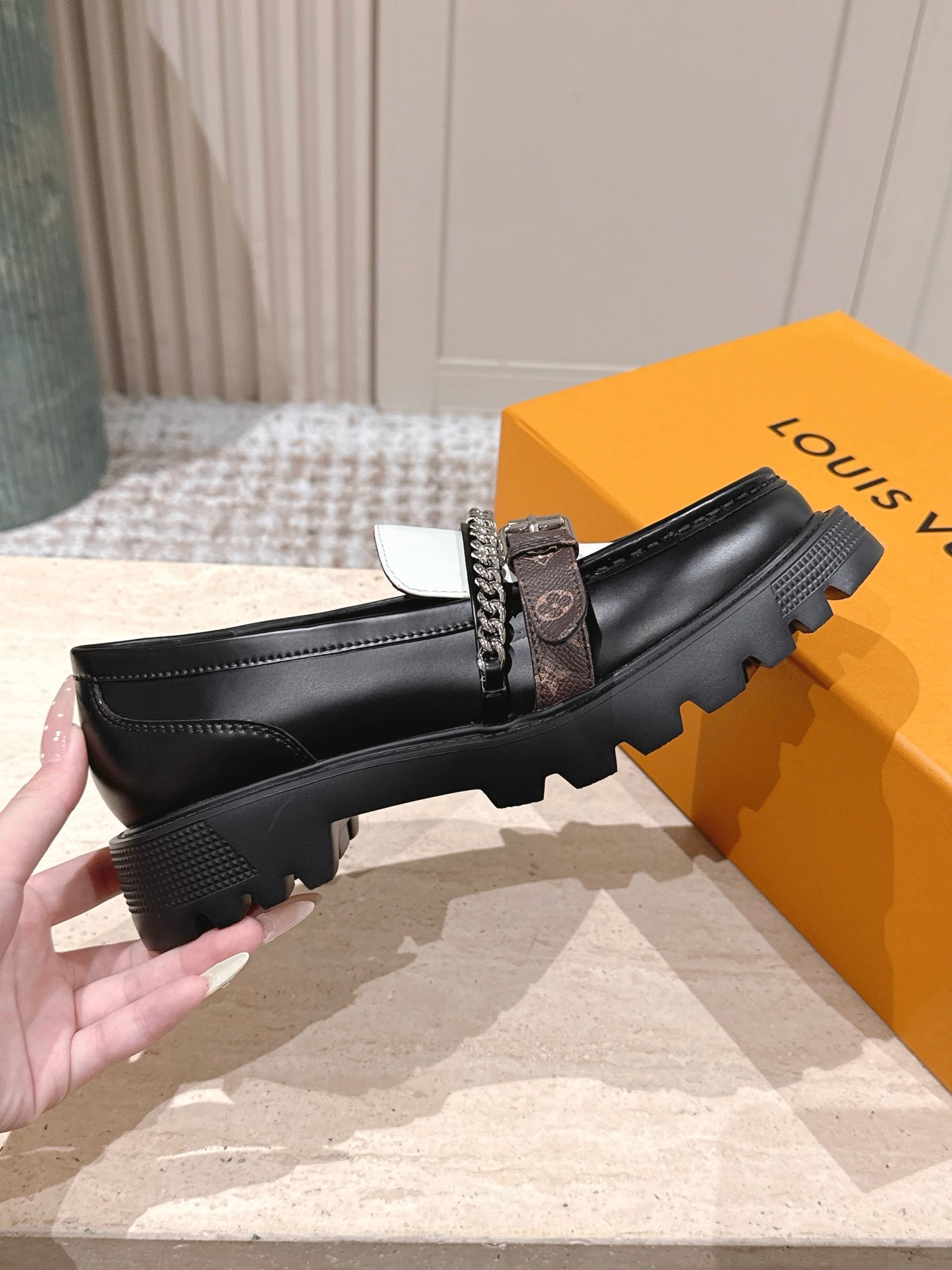 Luxury Two-Tone Chunky Platform Loafers with Chain Detail