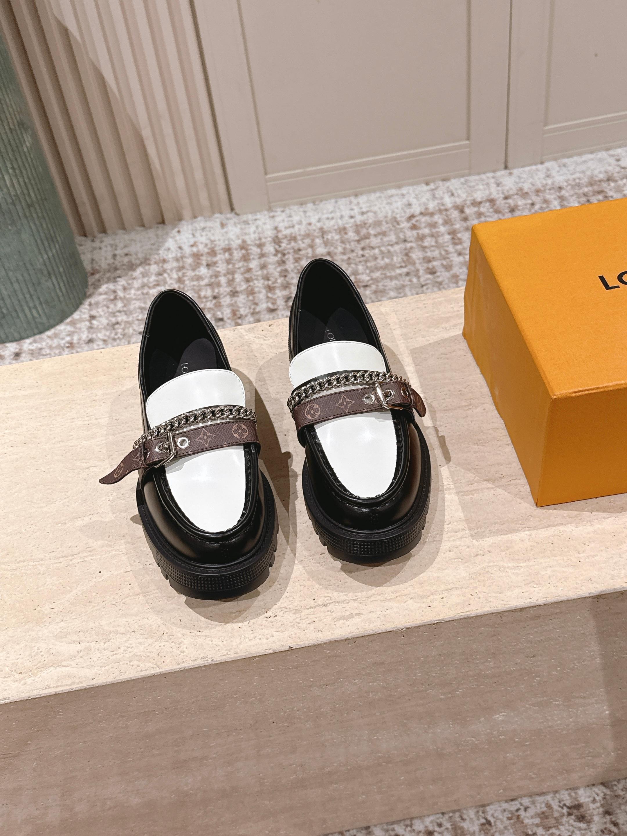 Luxury Two-Tone Chunky Platform Loafers with Chain Detail