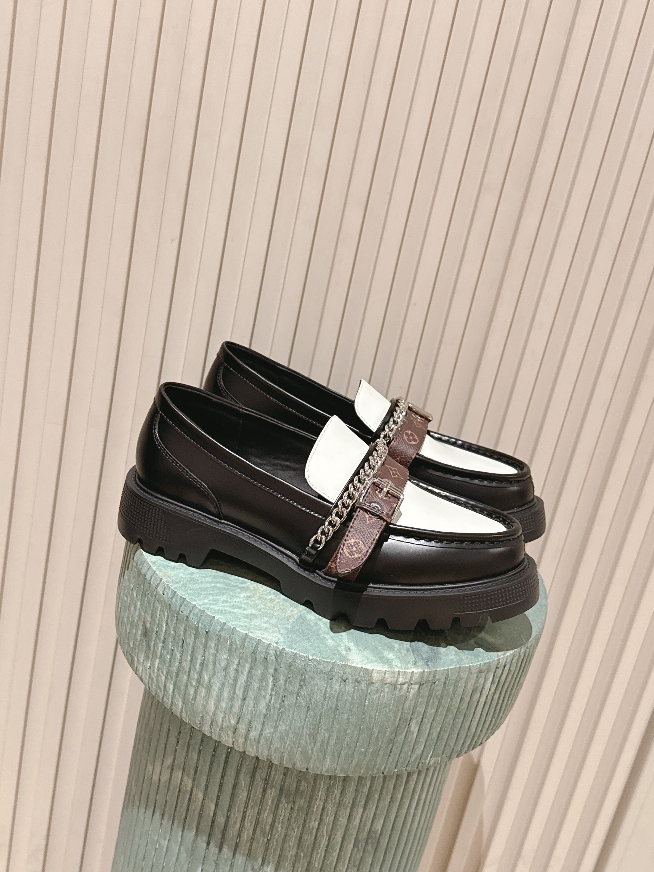 Luxury Two-Tone Chunky Platform Loafers with Chain Detail