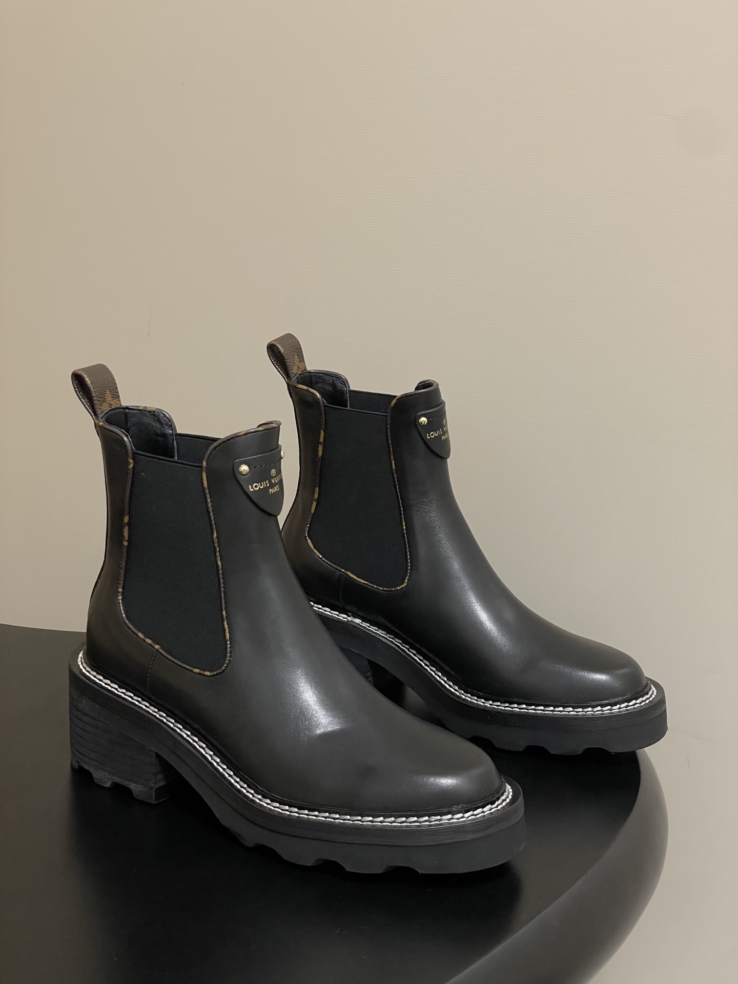 Louis Vuitton Territory Black Leather Chelsea Boots – Monogram