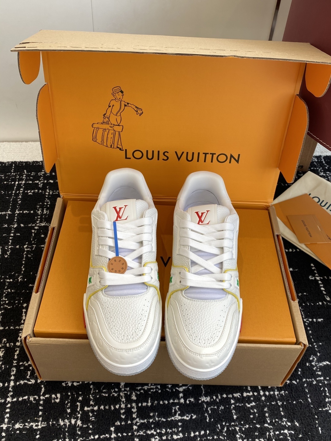 Louis Vuitton White Grained Leather Trainer Sneakers – Men’s Shoes
