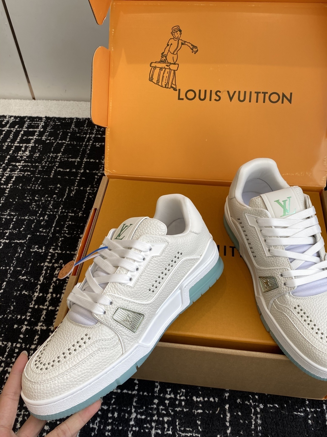Louis Vuitton LV Trainer Sneaker White Grained Leather Green Accents