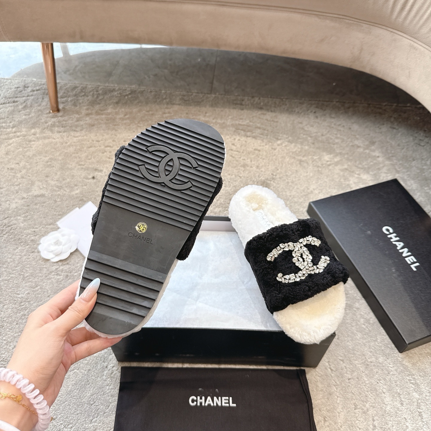 Luxury Chanel black and white shearling slippers with crystal-embellished CC logo in original packaging - Hình 9