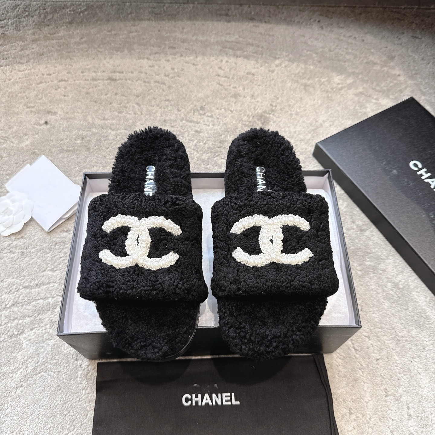 Luxury Black Shearling Slides with Pearl CC Logo Designer Slippers