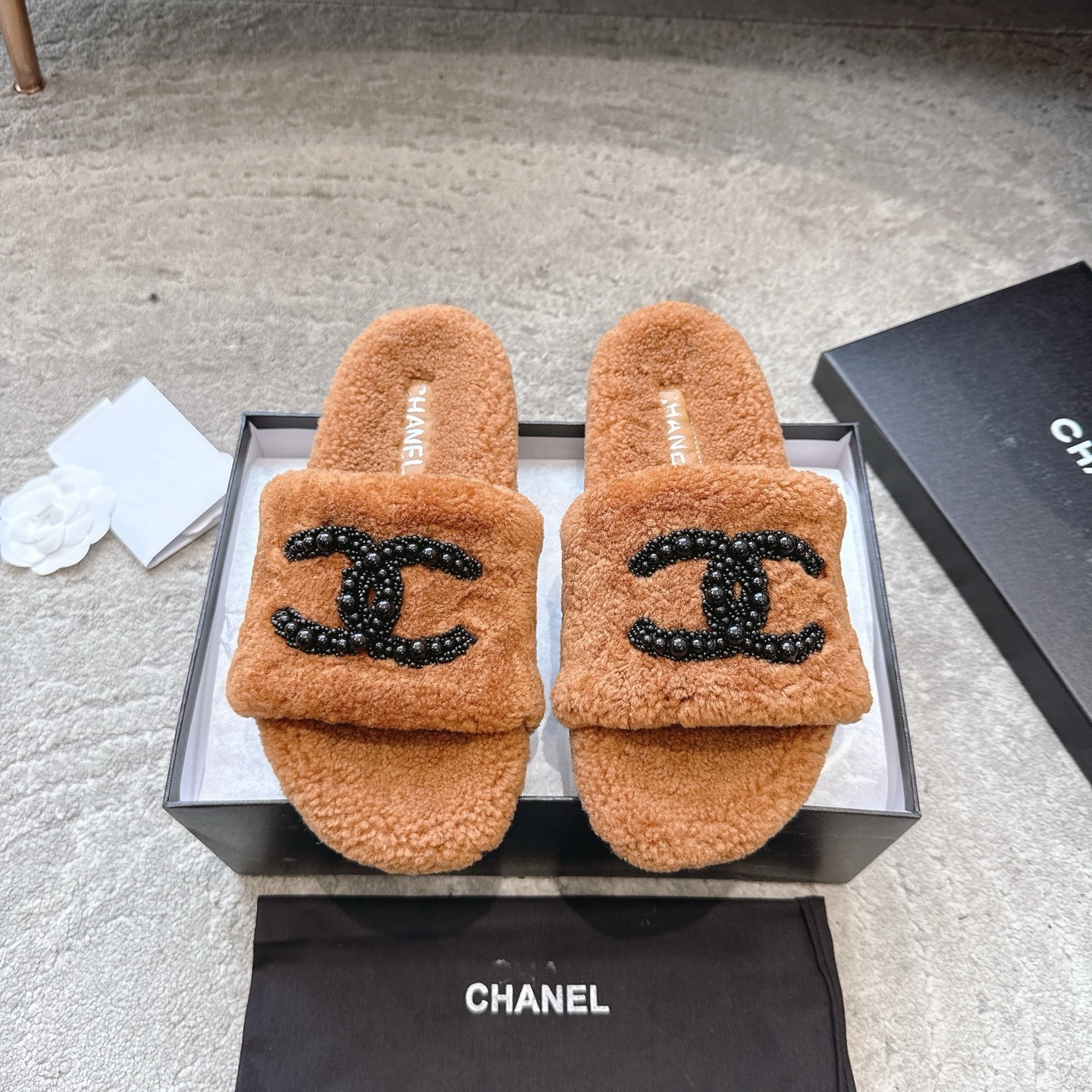 Luxury Faux Fur Shearling Slides – Elegant Brown Designer Slippers