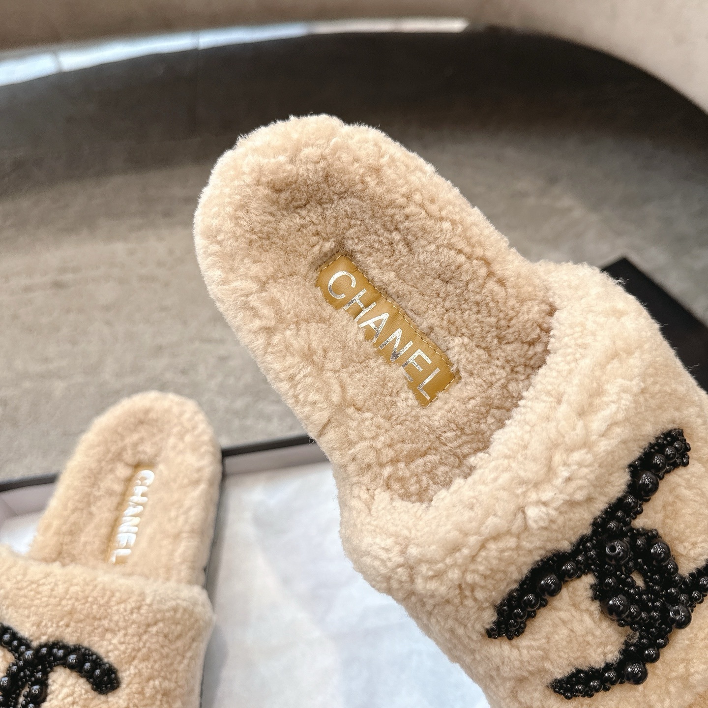 Pair of Chanel beige fuzzy shearling slide sandals with black beaded interlocking CC logo in original packaging. - Hình 8