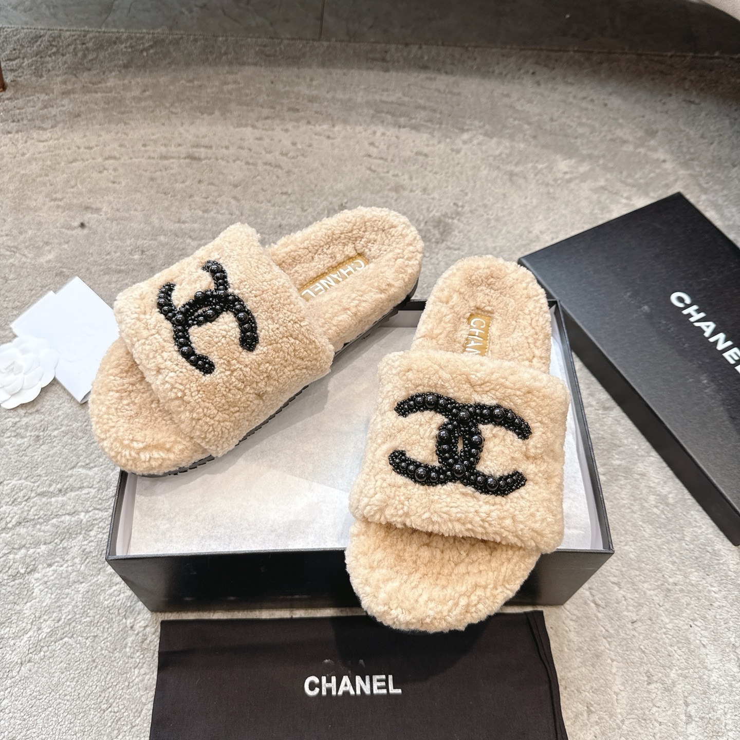 Pair of Chanel beige fuzzy shearling slide sandals with black beaded interlocking CC logo in original packaging. - Hình 5