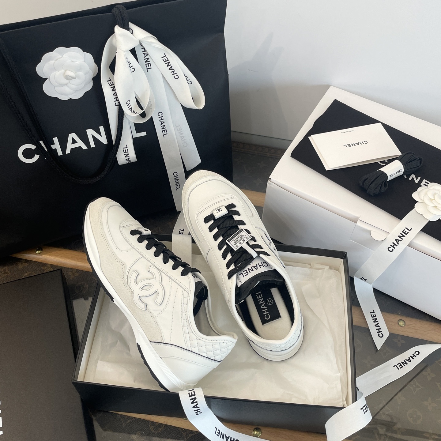 Premium Chanel white and black calfskin sneakers with original luxury box and shopping bag - Hình 8