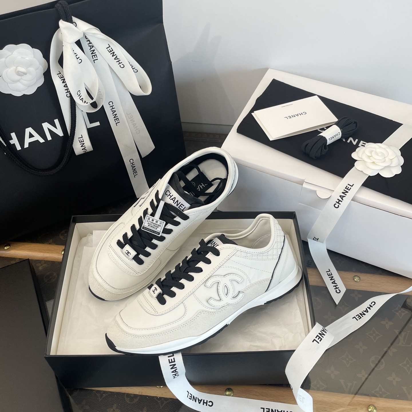Premium Chanel white and black calfskin sneakers with original luxury box and shopping bag - Hình 6