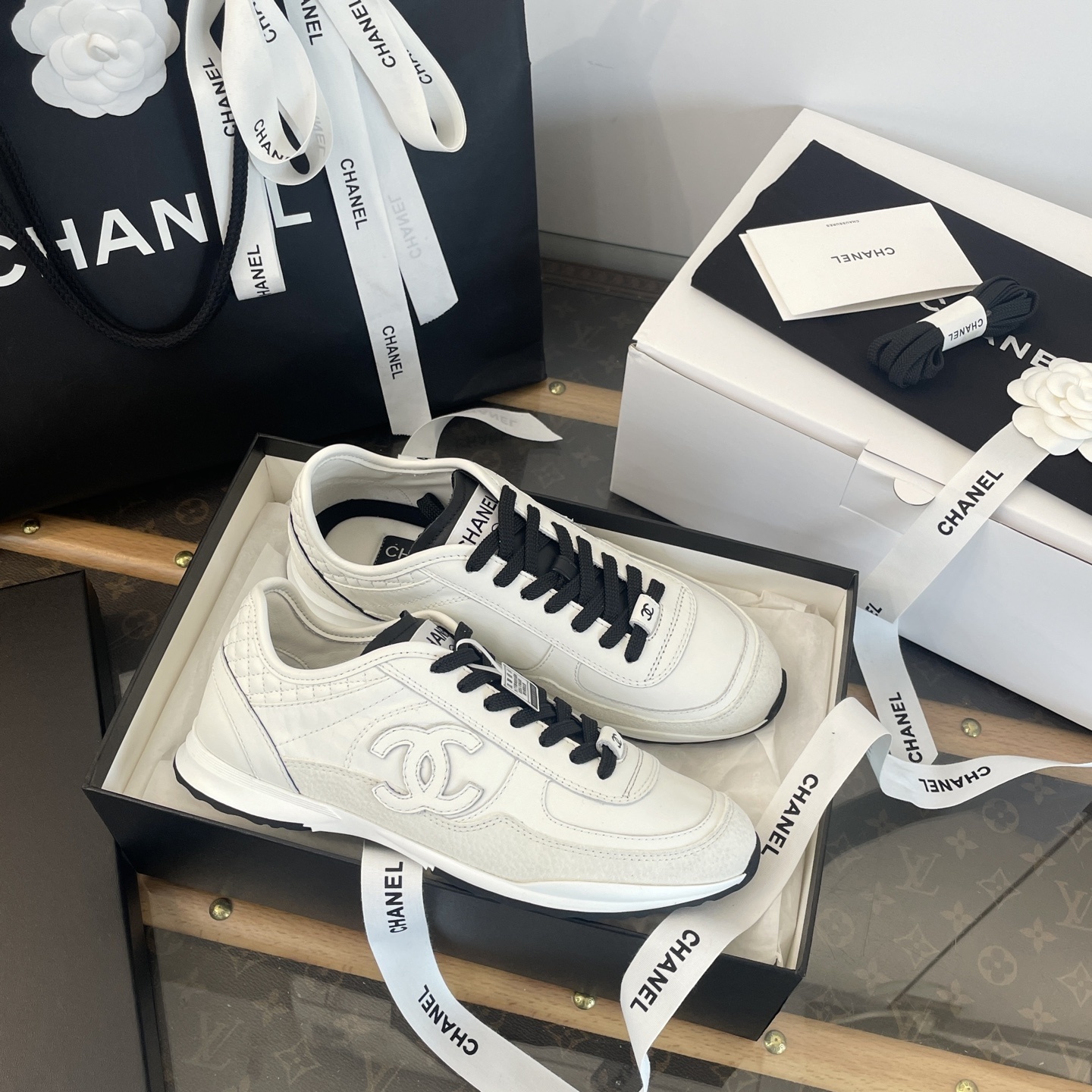 Premium Chanel white and black calfskin sneakers with original luxury box and shopping bag - Hình 4