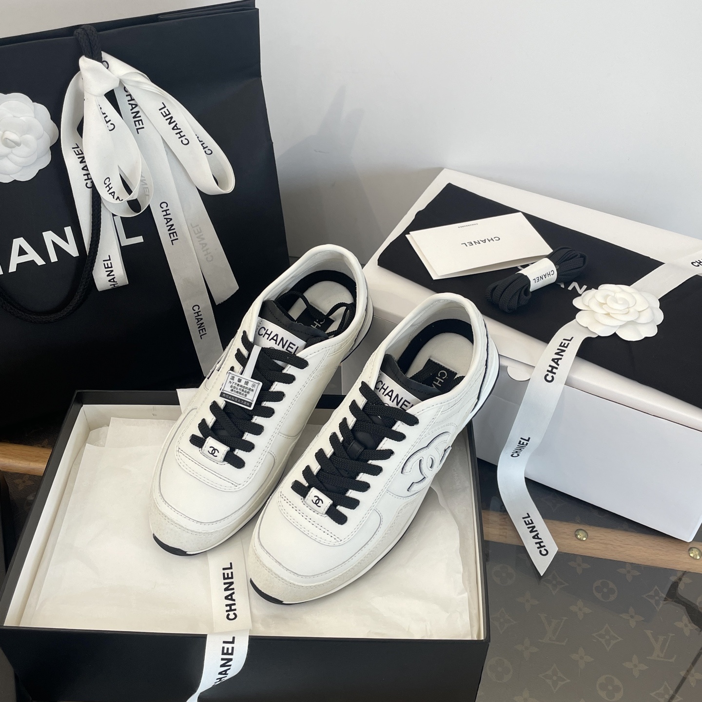 Premium Chanel white and black calfskin sneakers with original luxury box and shopping bag - Hình 3