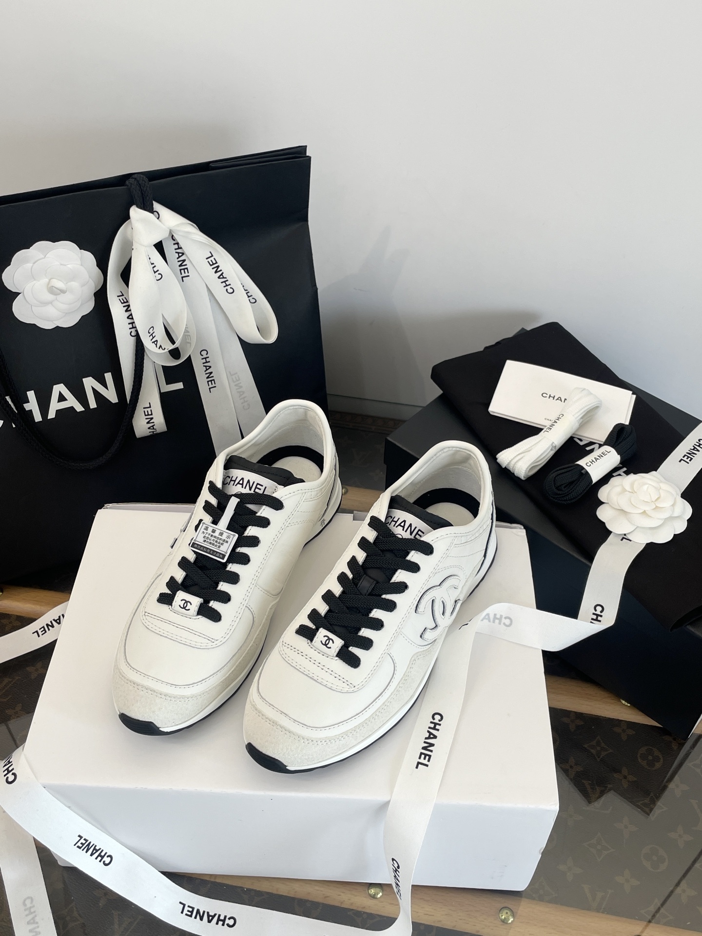 Premium Chanel white and black calfskin sneakers with original luxury box and shopping bag - Hình 2