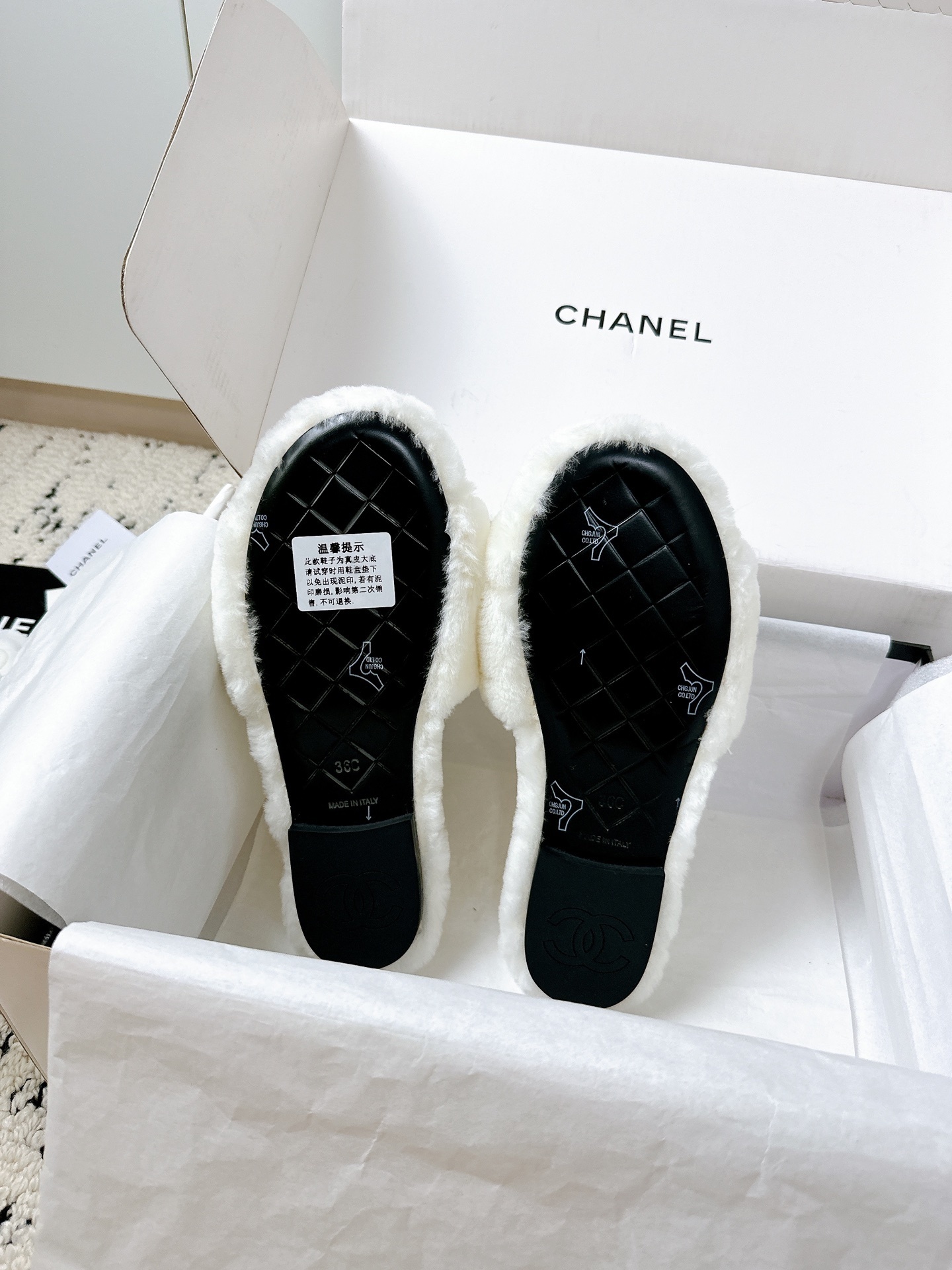 Pair of Chanel white plush faux fur slippers with gold CC logo in a branded box - Hình 9