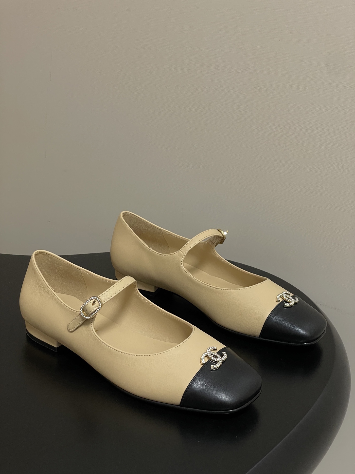 Luxury Two-Tone Mary Jane Flats with Crystal Accents – Beige/Black